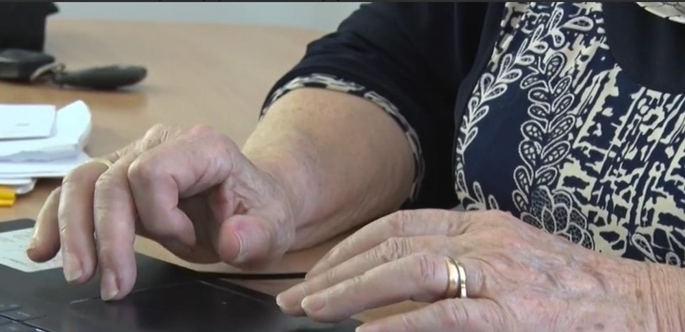 senior linka potrebuje pomoc