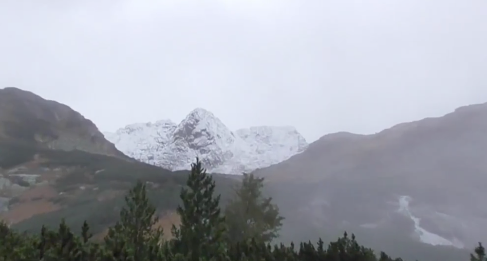 Vysoké Tatry potrápil dážď a sneh