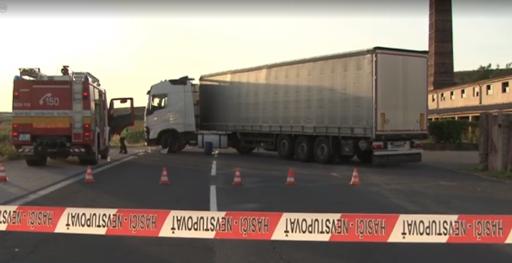 Zrážku s kamiónom neprežil mladý motorkár. Chyba kamionistu ho stála život 