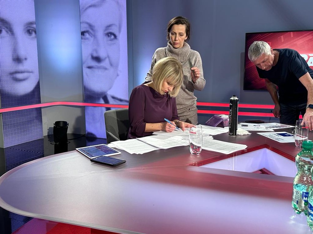 cb5beebf-22f1-4102-a77c-1a4032a94931