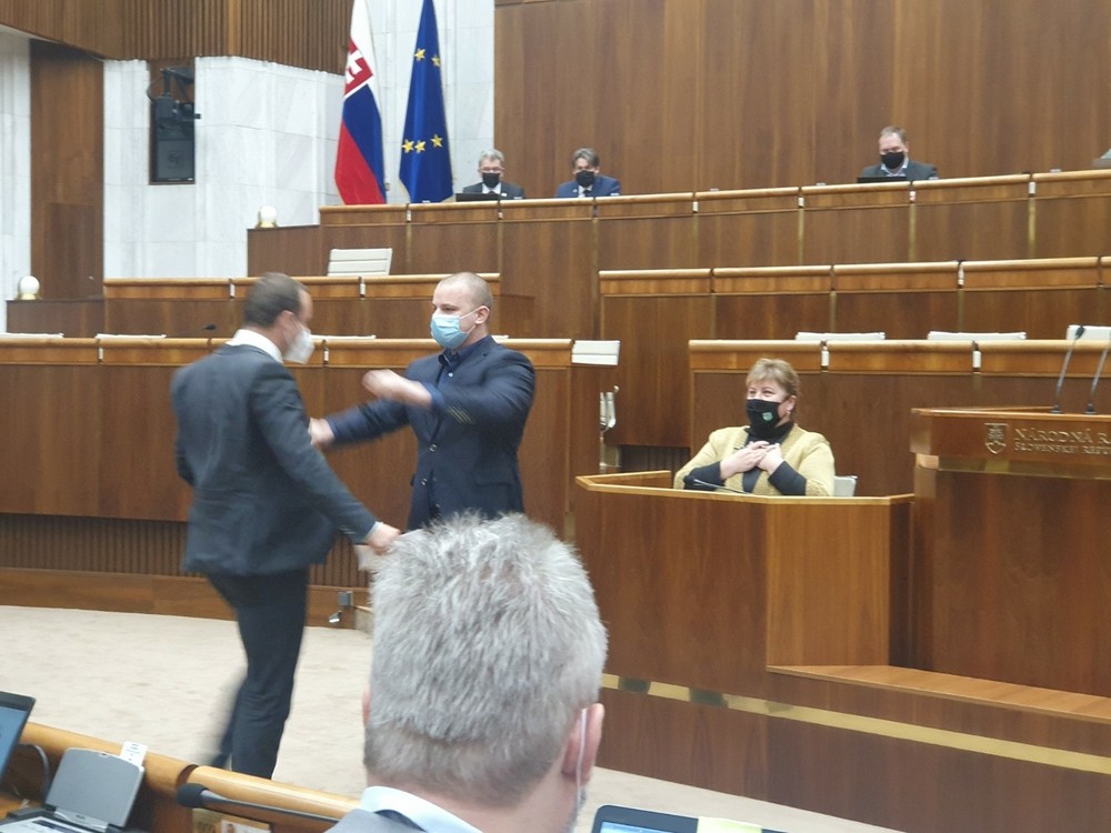 Roztržka v parlamente 