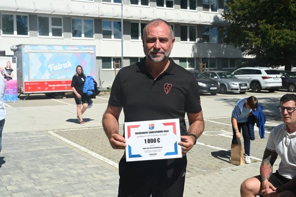 Odovzdali lavičku Borisa Sádeckého