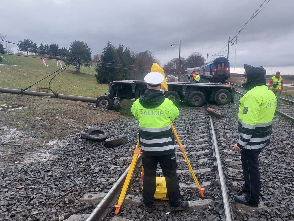 zrážka vlaku s kamiónom ČR (2)