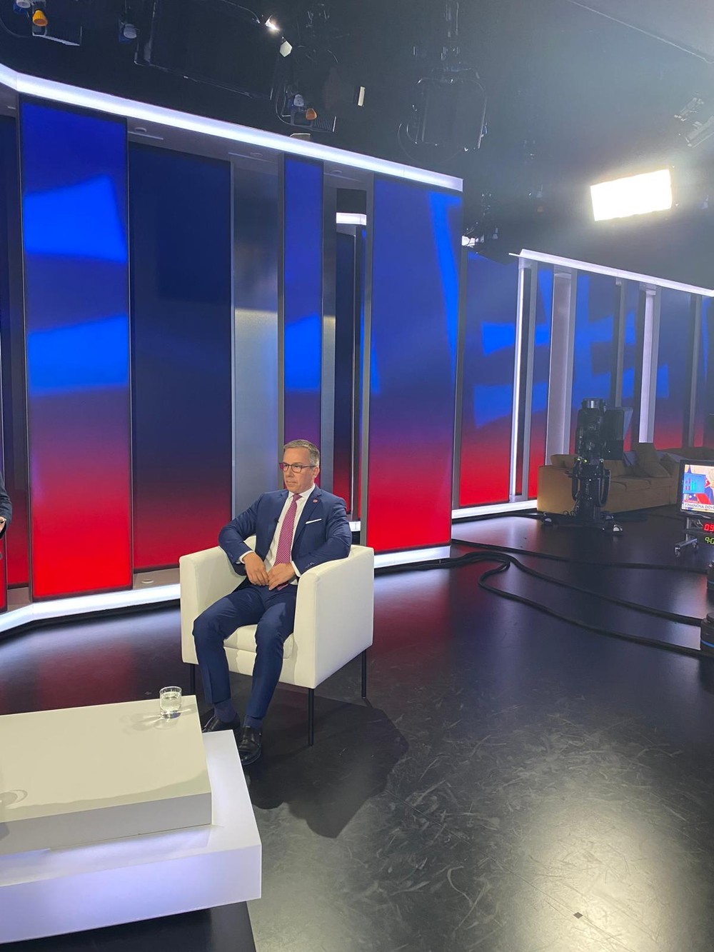 erik tomas v politika 24