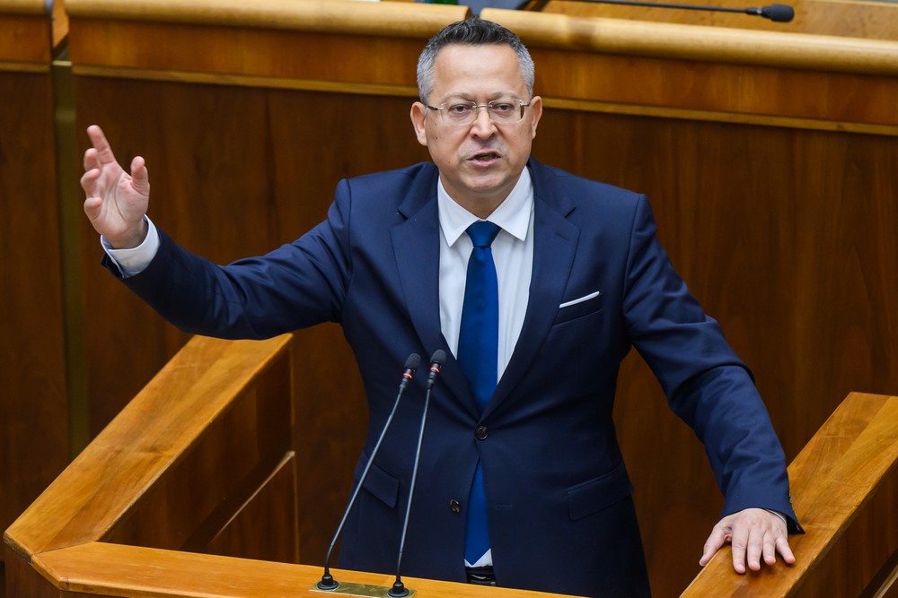 Rokovanie Národnej rady SR o návrhu na vyslovenie dôvery vláde