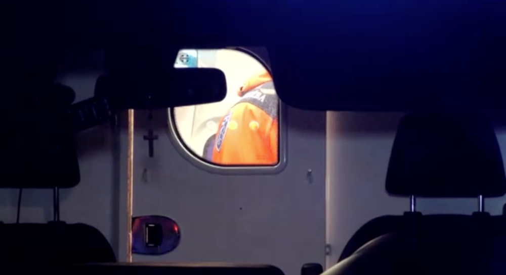 Po vážnej nehode ostal vodič zakliesnený v aute