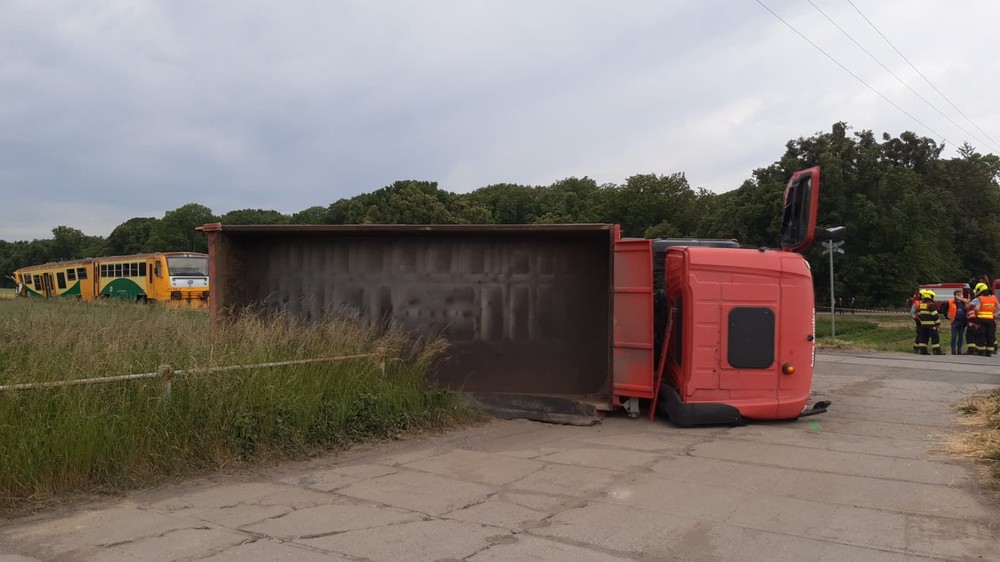 Zrážka vlaku s kamiónom Česko