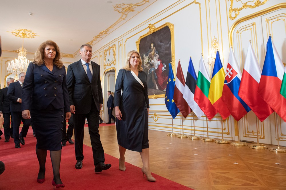 Slovensko politika summit samit B9 lídri NATO Bratislava (3)