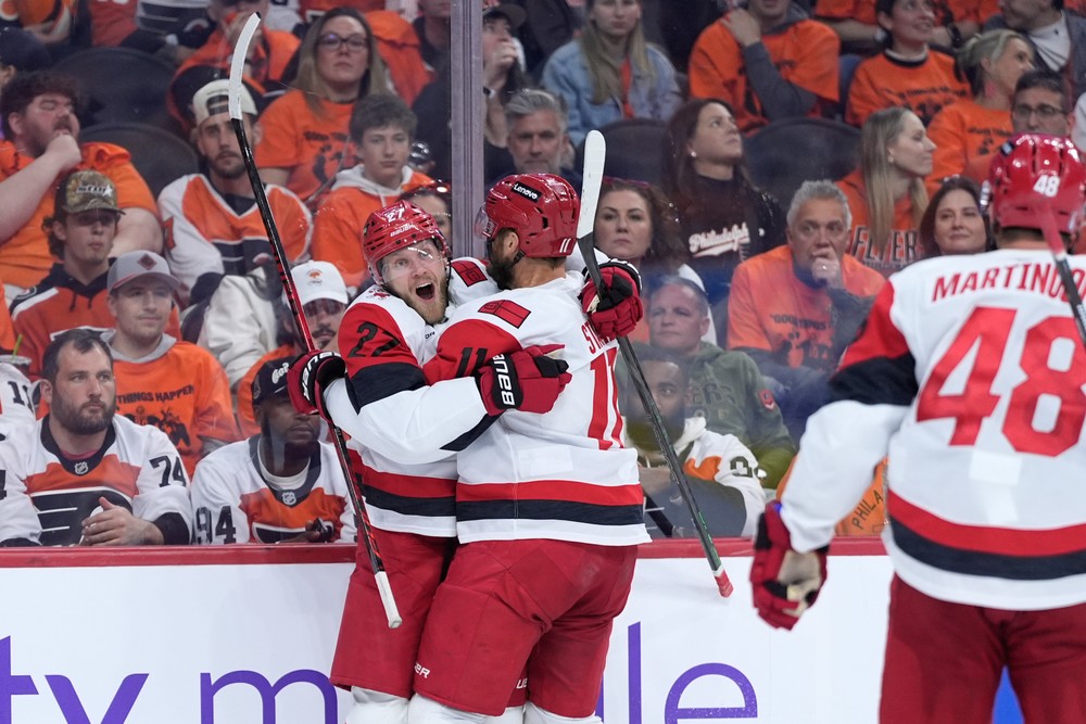 Hurricanes_Flyers_Hockey322418214289