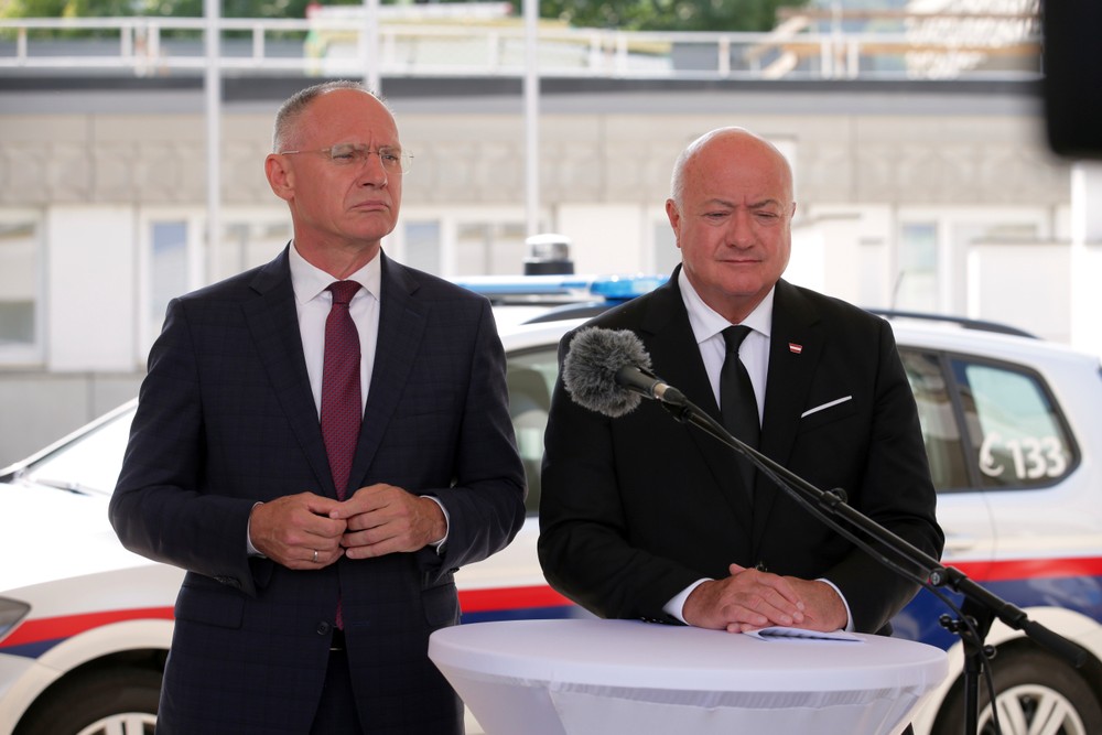 Politici pred školou v Grazi po útoku