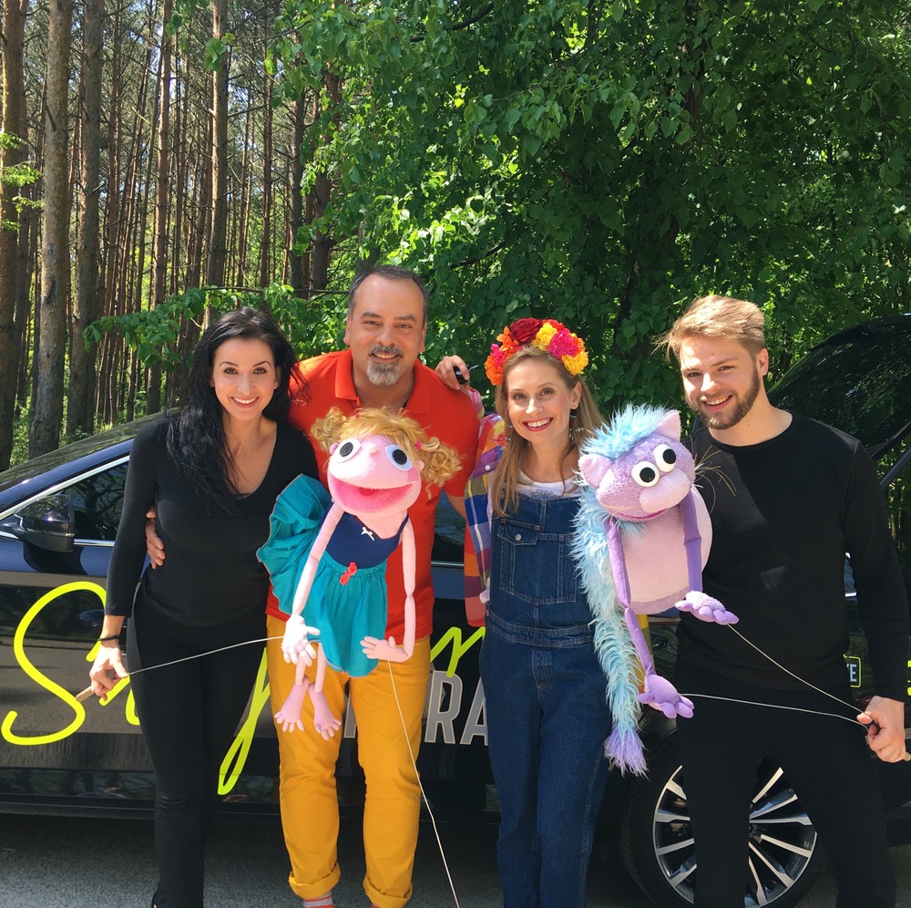 CELEBRITY_superkaraoke_danica