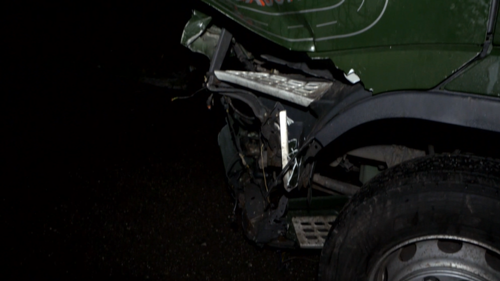 Piatok trinásteho na cestách. Život vodiča vyhasol pod protiidúcim kamiónom 