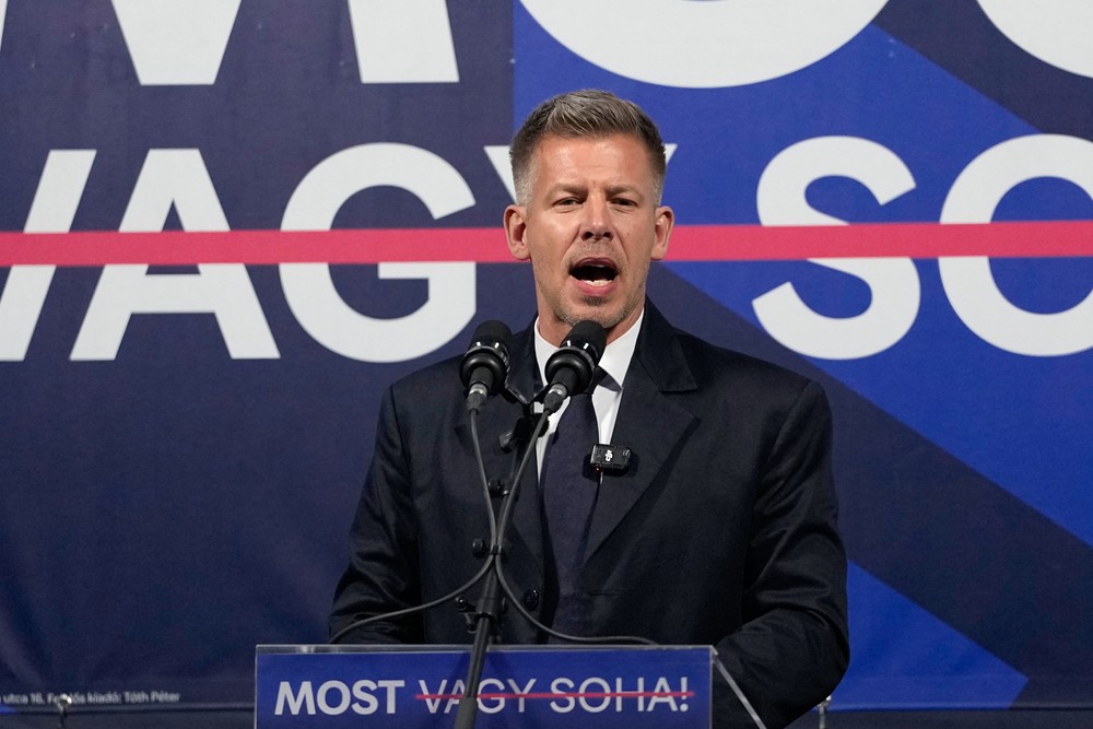 Mítingy Fideszu a TISZA deň pred voľbami v Maďarsku