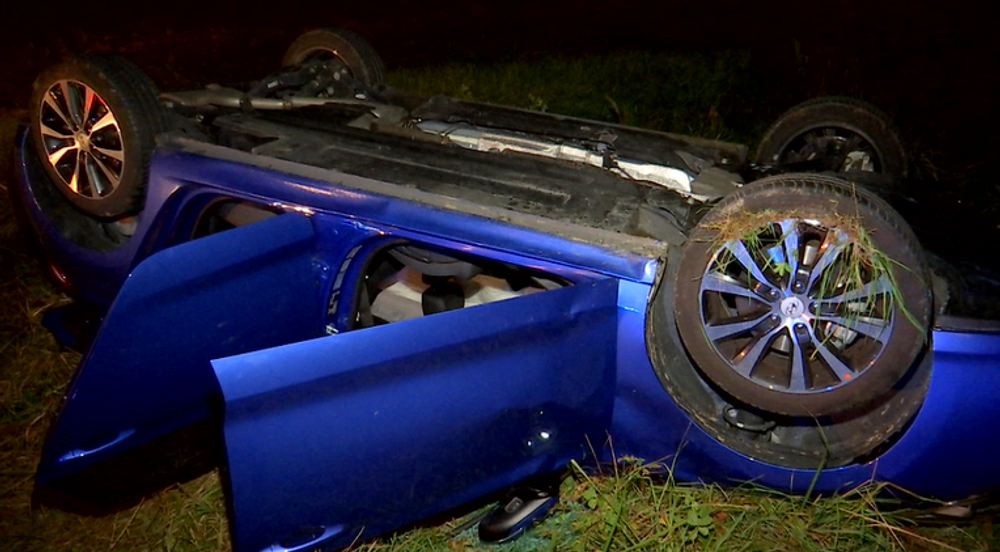 Vodič zaparkoval na streche. Do priekopy vzal zo sebou zábradlie aj zvodidlo