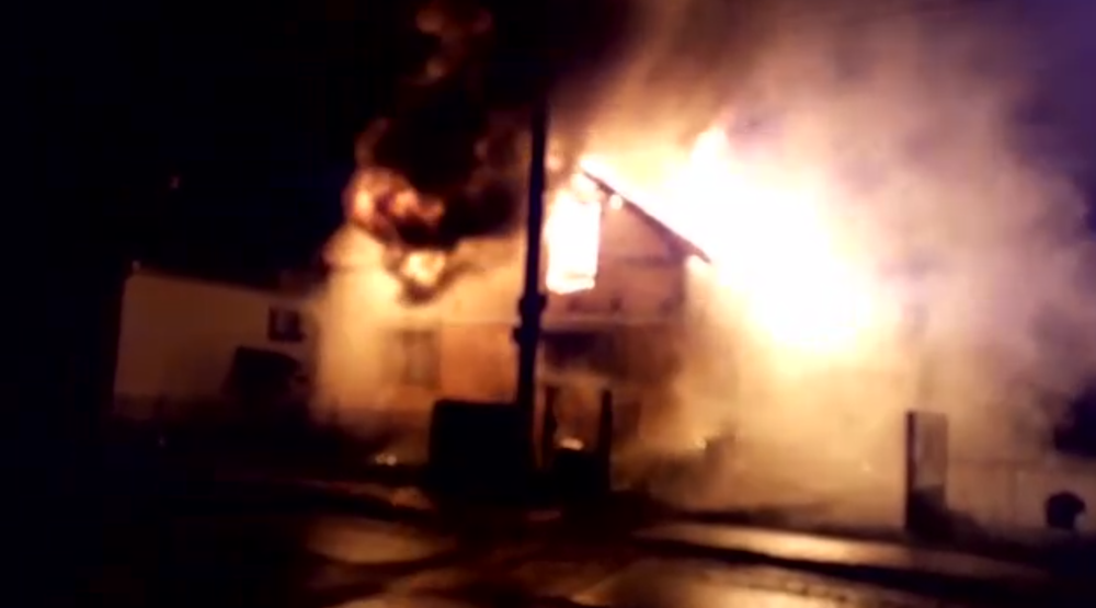 Séria bleskov na Horehroní pripravila mladú rodinu o strechu nad hlavou, dom úplne vyhorel 