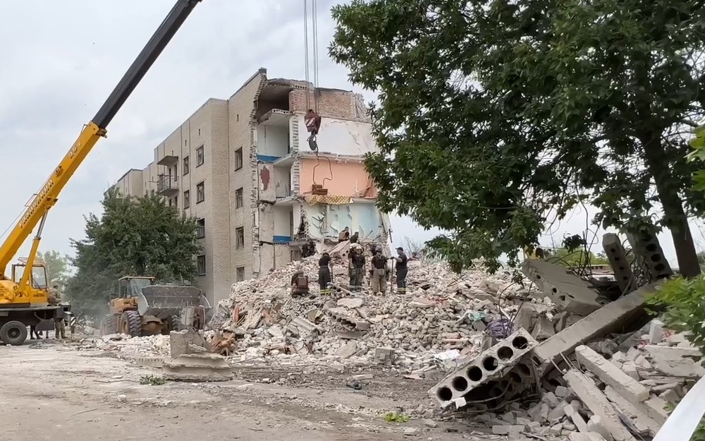 Útok na obytný dom si vyžiadal najmenej 15 obetí