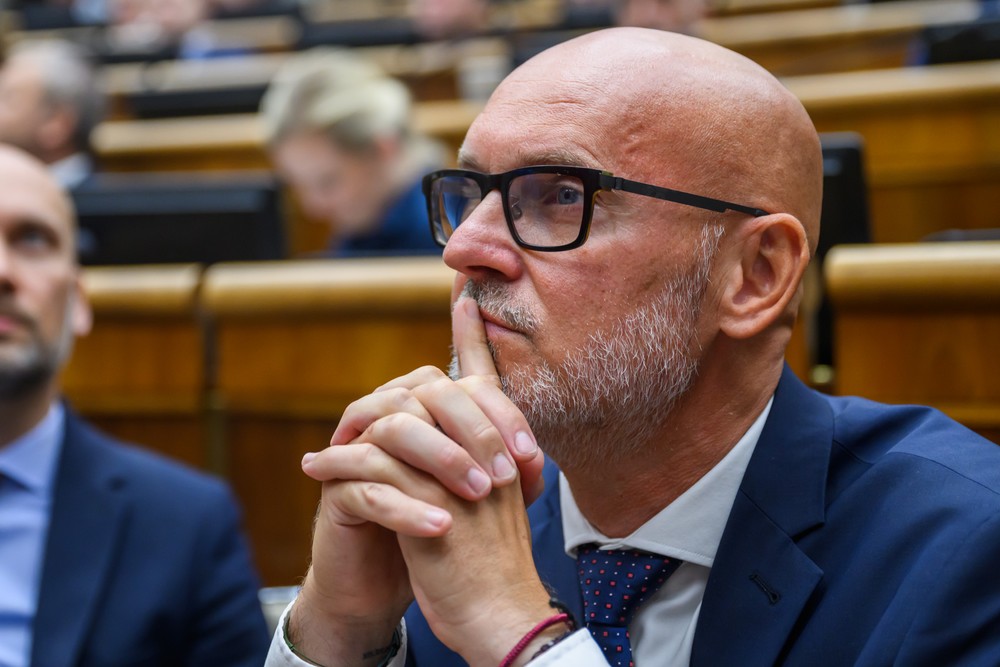 Rokovanie Národnej rady SR o návrhu na vyslovenie dôvery vláde
