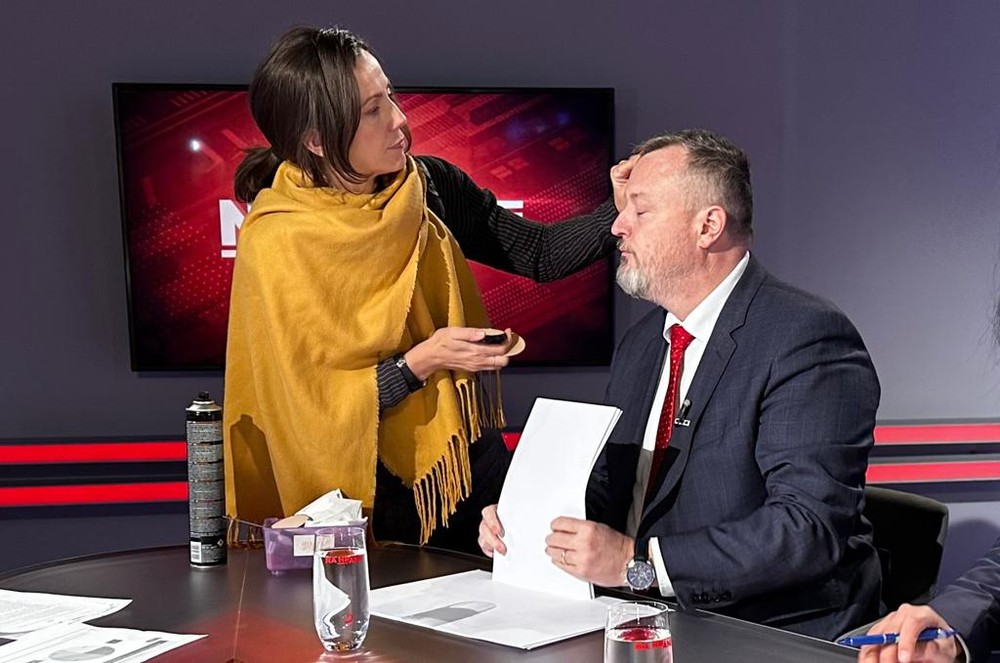 e9ffbb88-adbd-4a7a-976e-b883b4d9a316