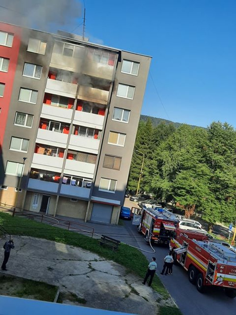Požiar paneláku v Medzilaborciach