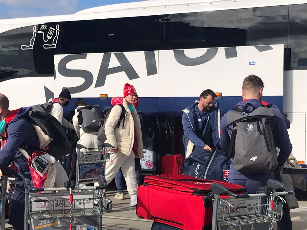 Slovenskí hokejisti prileteli do Viedne