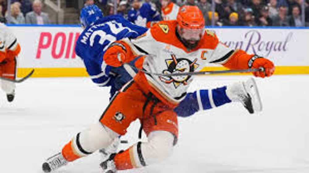 Radko Gudas, Austin Matthews