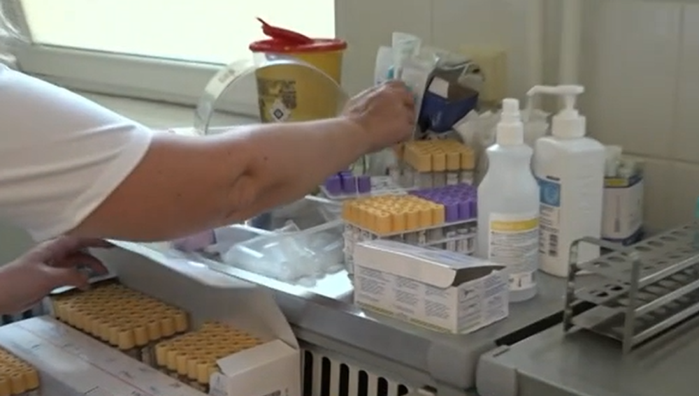 Výkaly z kanalizácie zatopili obyvateľom pivnice