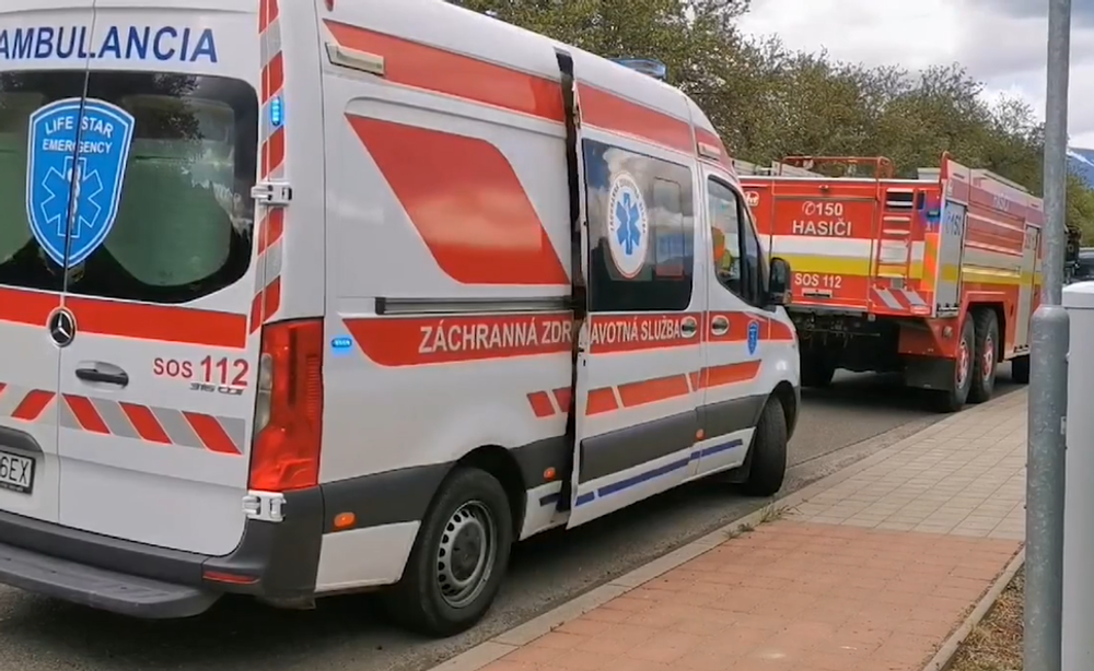 Auto skončilo na streche pri Beňadikovej