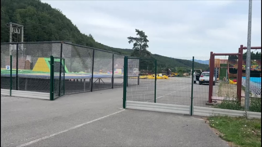 [multi] Valčianska dolina - prevrátilo nafukovací hrad 1648