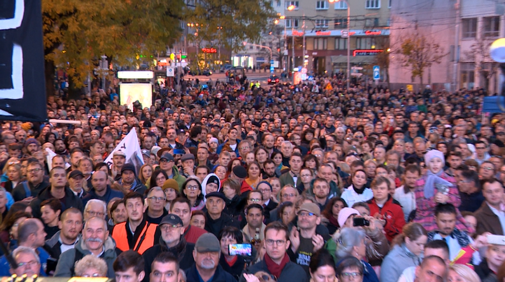 Námestia po tridsiatich rokoch opäť ožili. Ľudia si pripomenuli odvahu novembrovej generácie