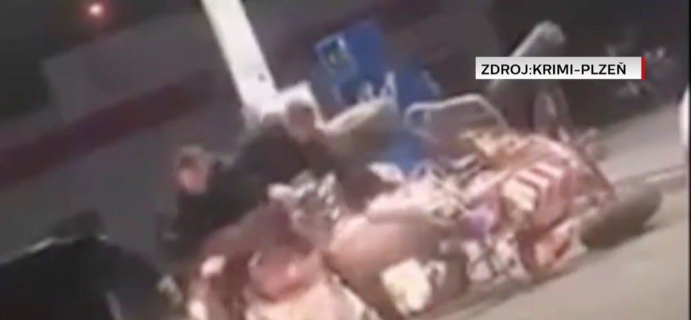 Českí policajti sa snažia chytiť vodiča štvorkolky