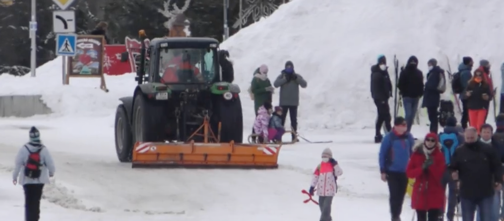 Pekné počasie lákalo turistov na prechádzku 