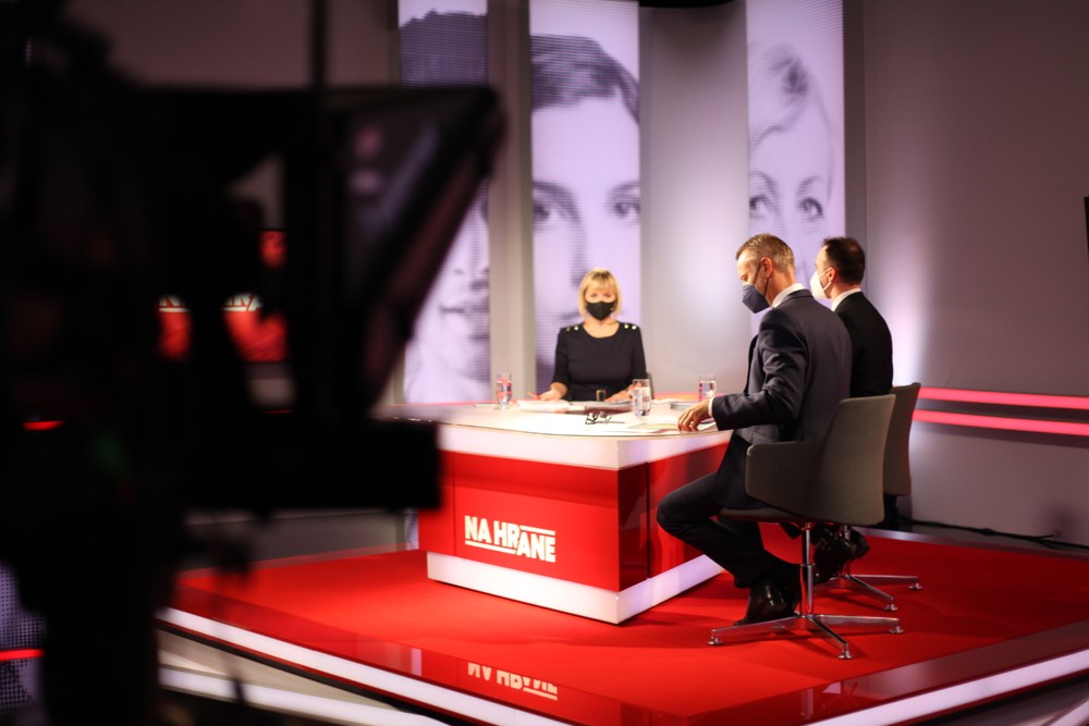 52A93B88-4A47-427C-BD4E-A5BA792D29FA