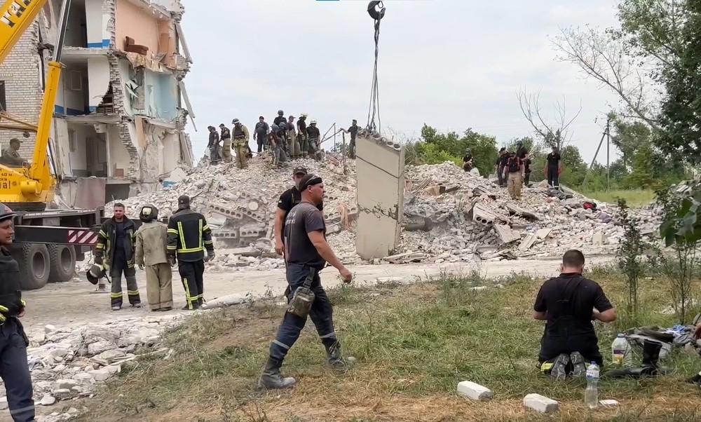 Útok na obytný dom si vyžiadal najmenej 15 obetí