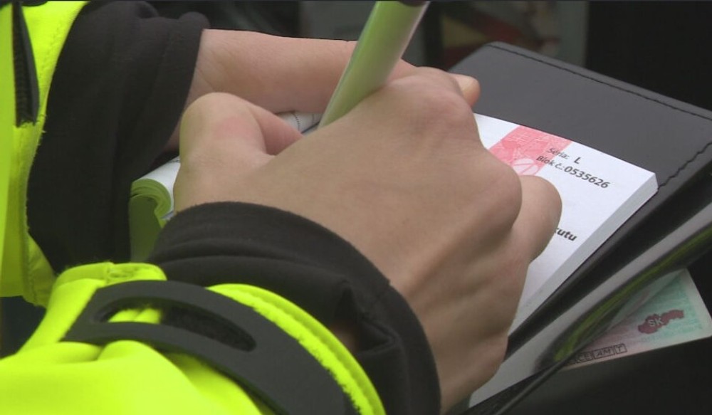 Policajti kritizujú zlé vybavenie a nízke platy (2)