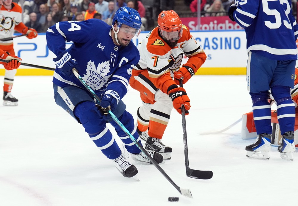 Ducks_Maple_Leafs_Hockey172911