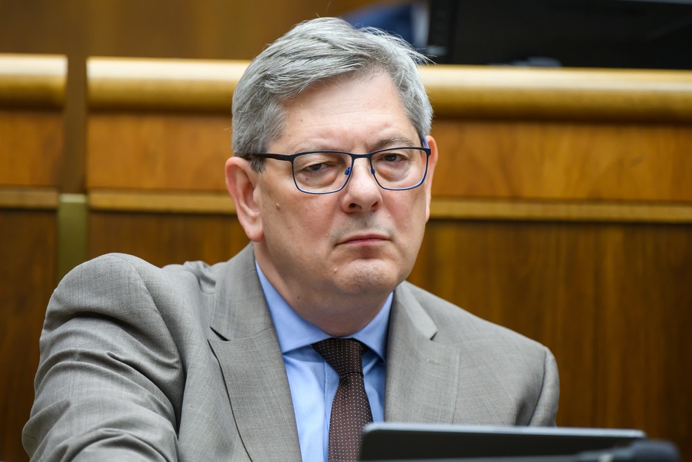 Rokovanie Národnej rady SR o návrhu na vyslovenie dôvery vláde