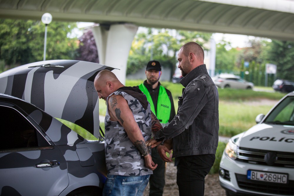 Herec Gejza Benkő, seriál Za sklom.jpg