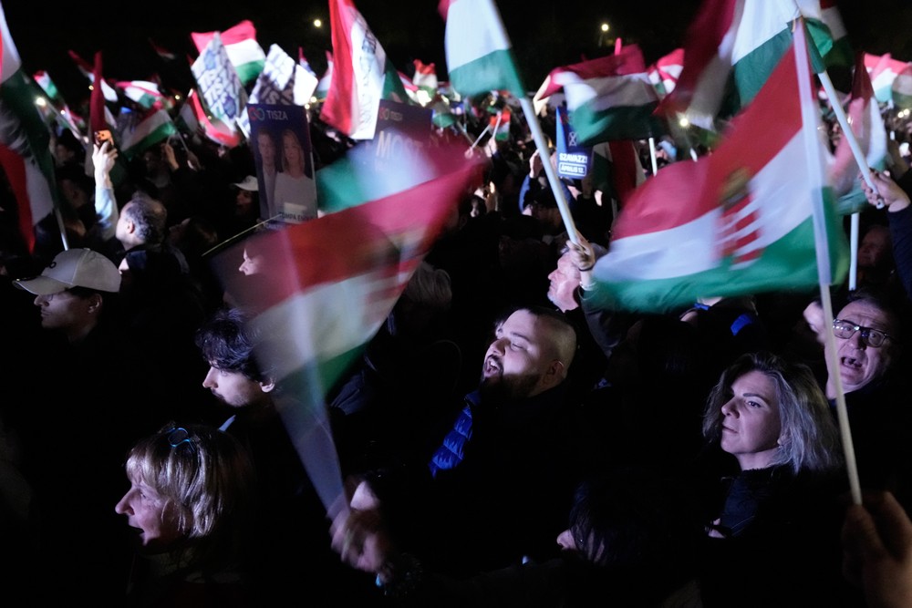 Mítingy Fideszu a TISZA deň pred voľbami v Maďarsku