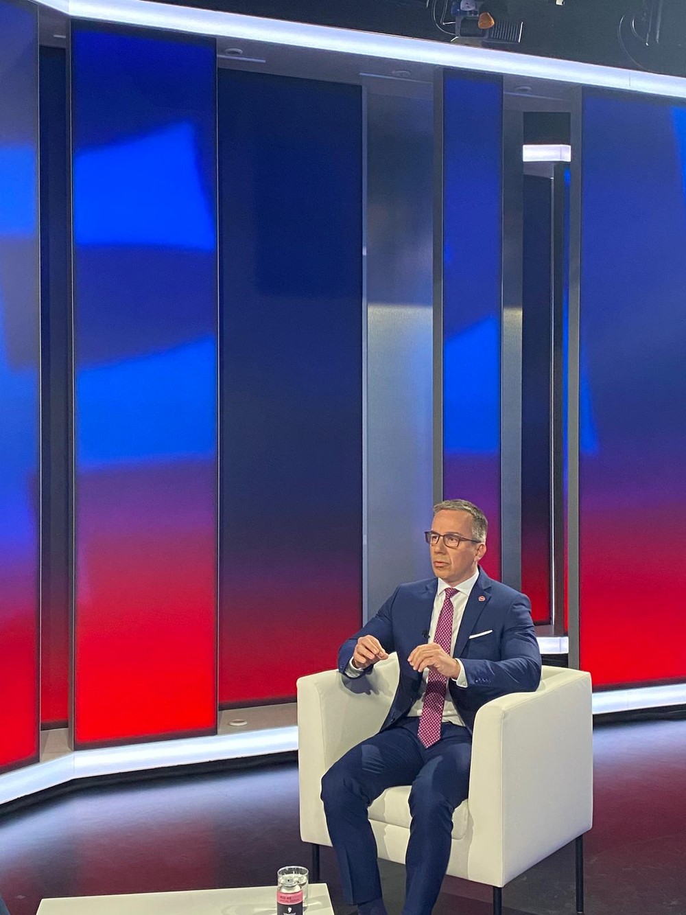 erik tomas v politika 24