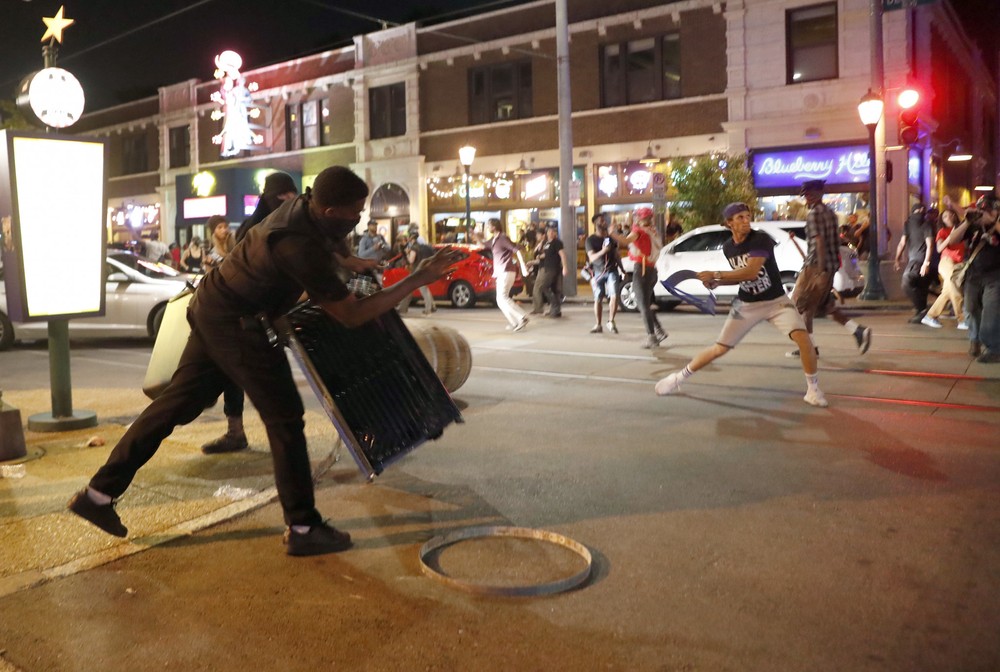 Násilné protesty v americkom St. Louis 