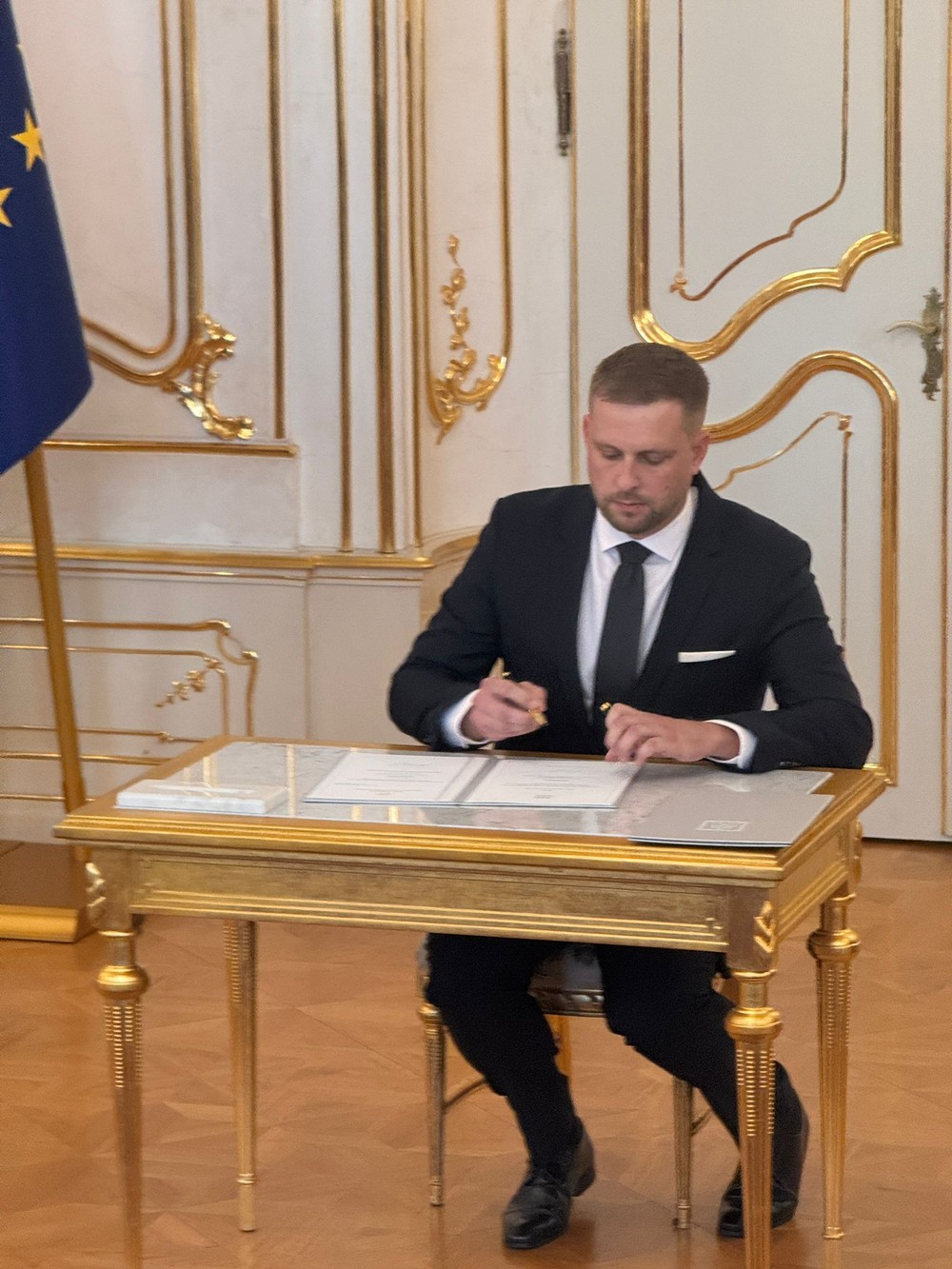 Prezident prijal demisiu Dolinkovej. Vo funkcii ju nahradí Šaško