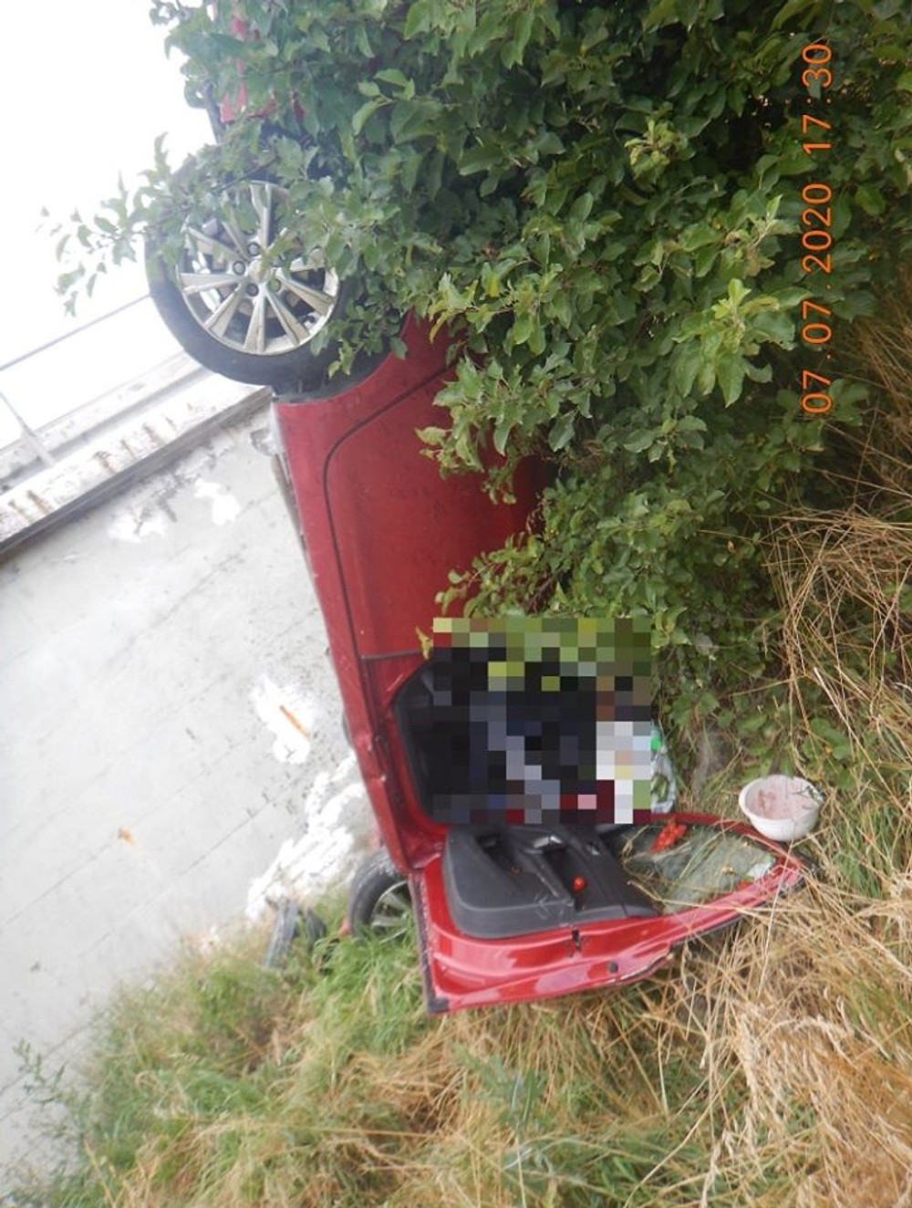 Na R1 došlo k tragickej nehode. Vodič vyletel z cesty, zastavil ho až svah