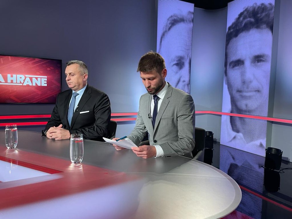 d80fbb9c-f260-42ca-8c22-9b2756360b70