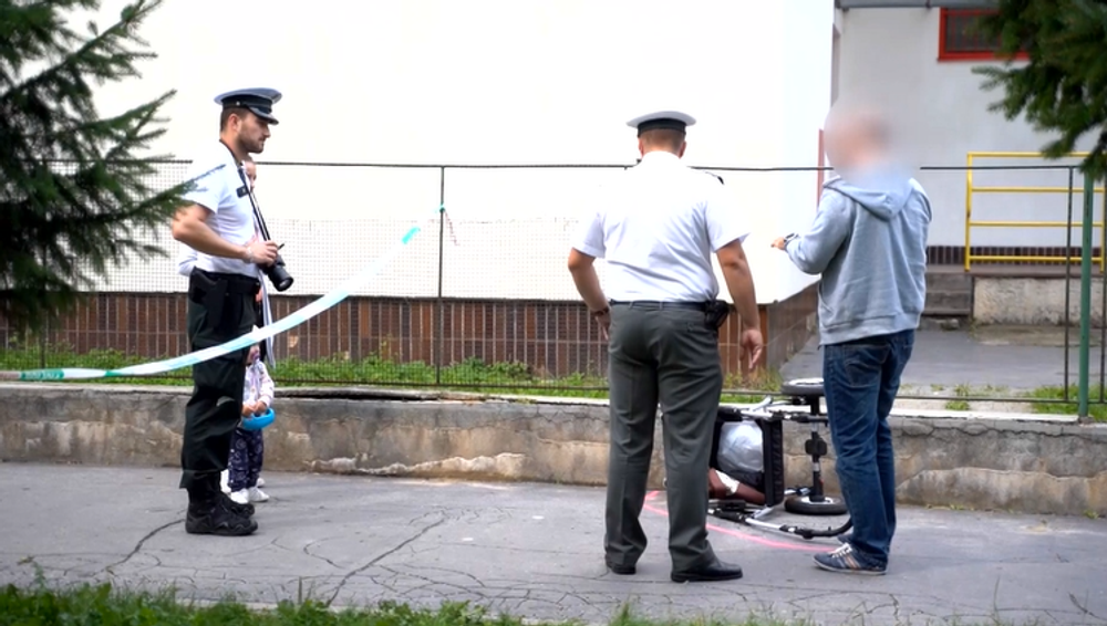 Kuriérska dodávka vrazila do kočíka. Otca pri náraze odhodilo a dieťa prevrhlo