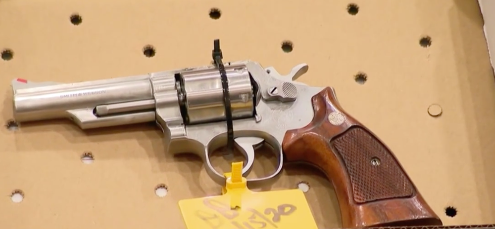 Chcel spáchať samovraždu, no policajti ho zachránili. Po obhliadke jeho domu zostali šokovaní