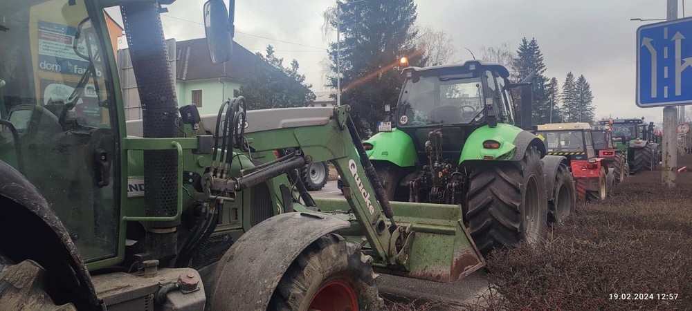 farmari protesty DOLNÝ KUBÍN (1)