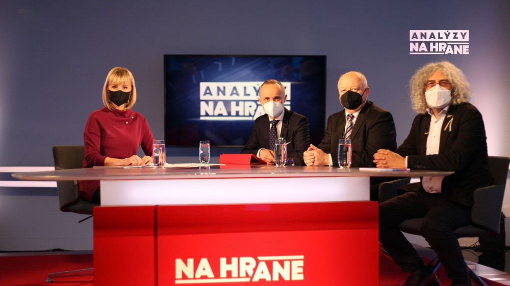 Analýzy Na hrane s T. Valáškom, P. Mackom a G. Mesežnikovom