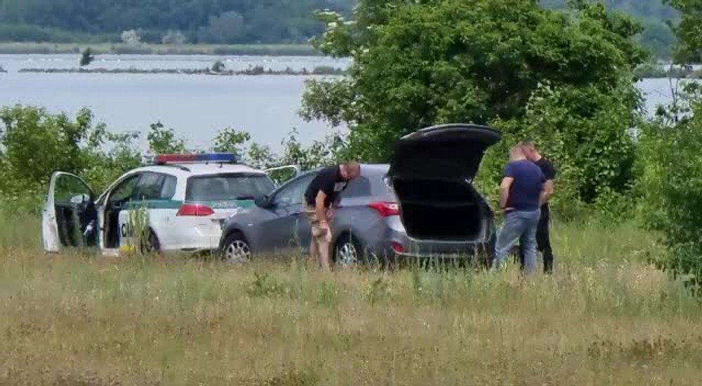 [multi] Na vodnom diele v Čunove vytiahli telo človeka 8577
