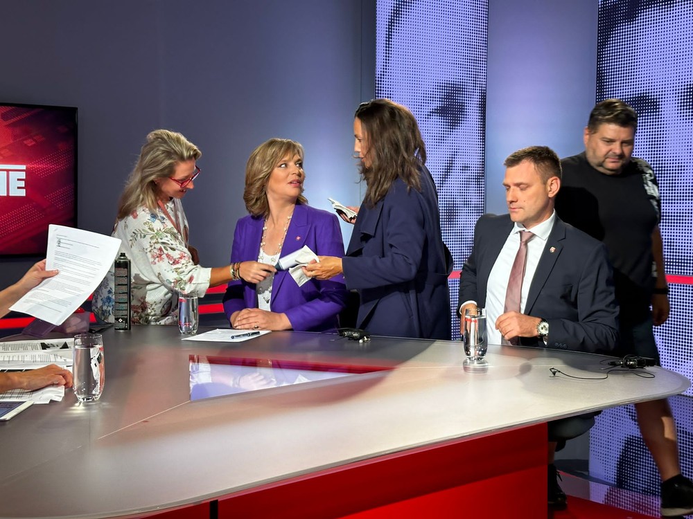 01bb9b99-3618-409f-8bb3-7c6eb17ce711