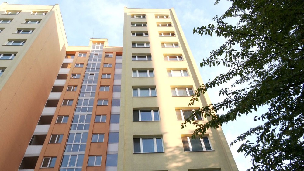 žena chcela vyskočiť z okna (5)